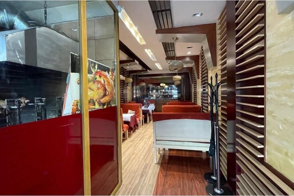 Restorant në Shitje ose me Qera – Rruga Demokracia, Vlorë