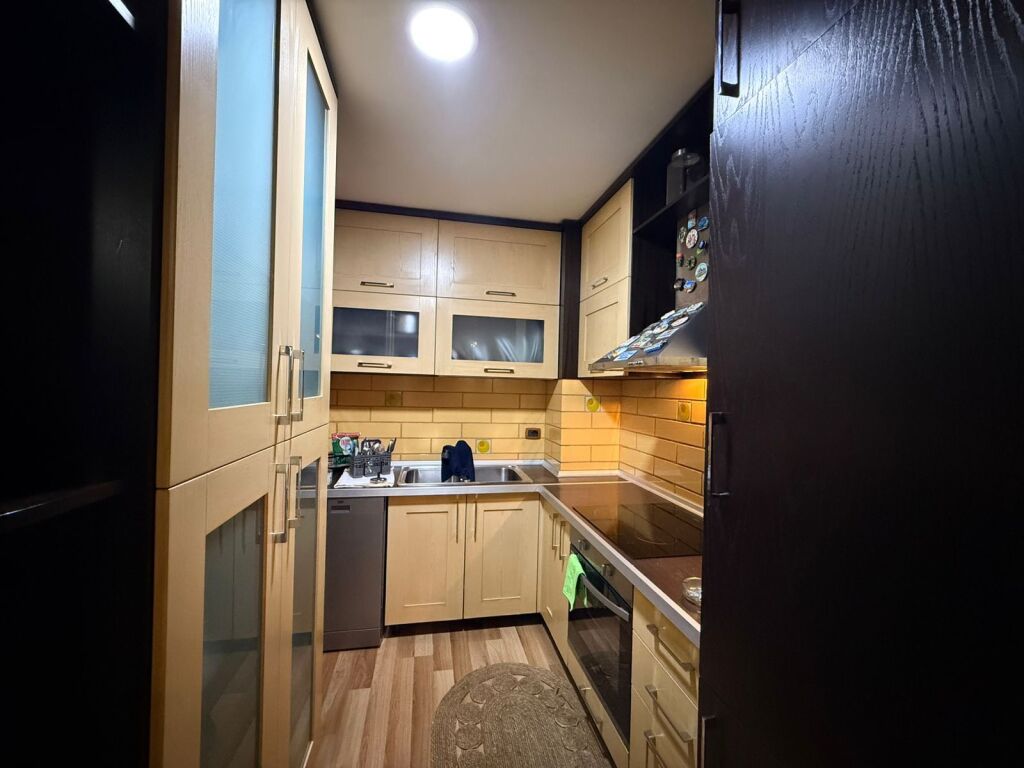 Jepet me qera 2+1, Ish Ekspozita 850€