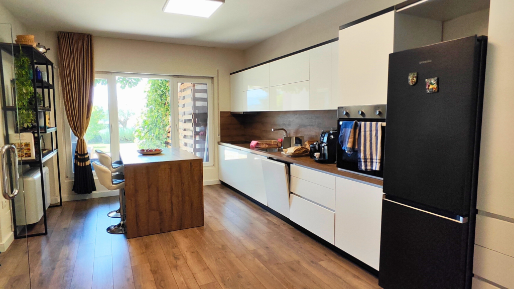 Tek Liqeni Farkes Shitet Vile Me Çmim OKAZION, Vetem 1580 Euro/m²