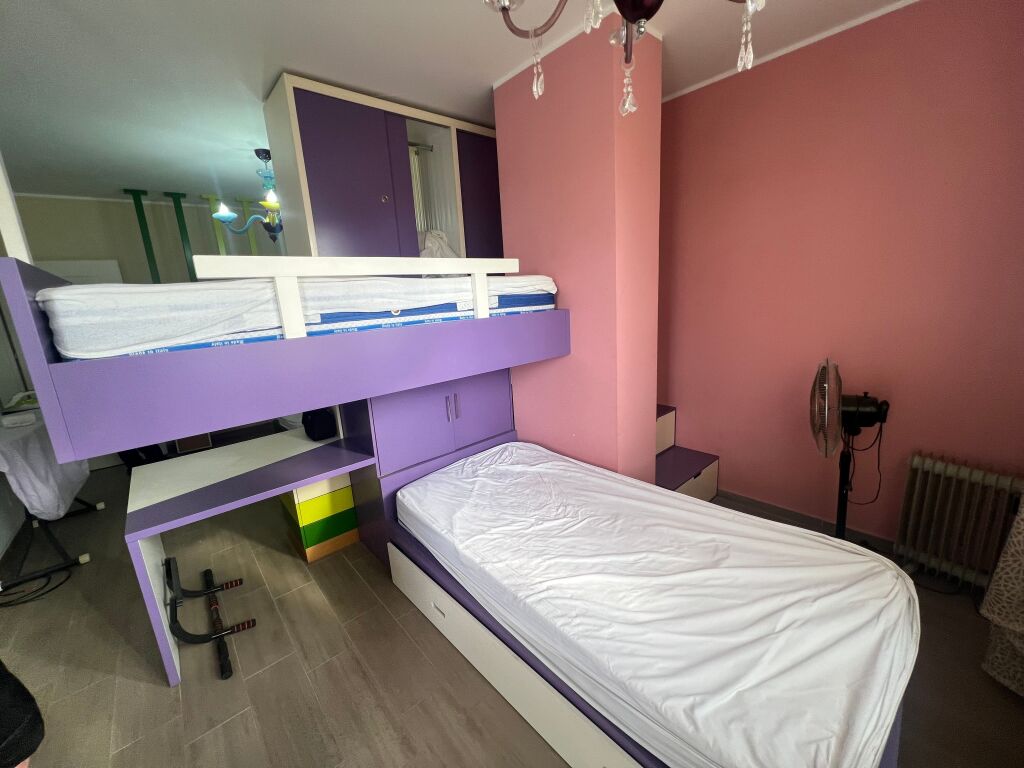 2+1 Me Qera, Astir, Vila L, Mobilim Modern