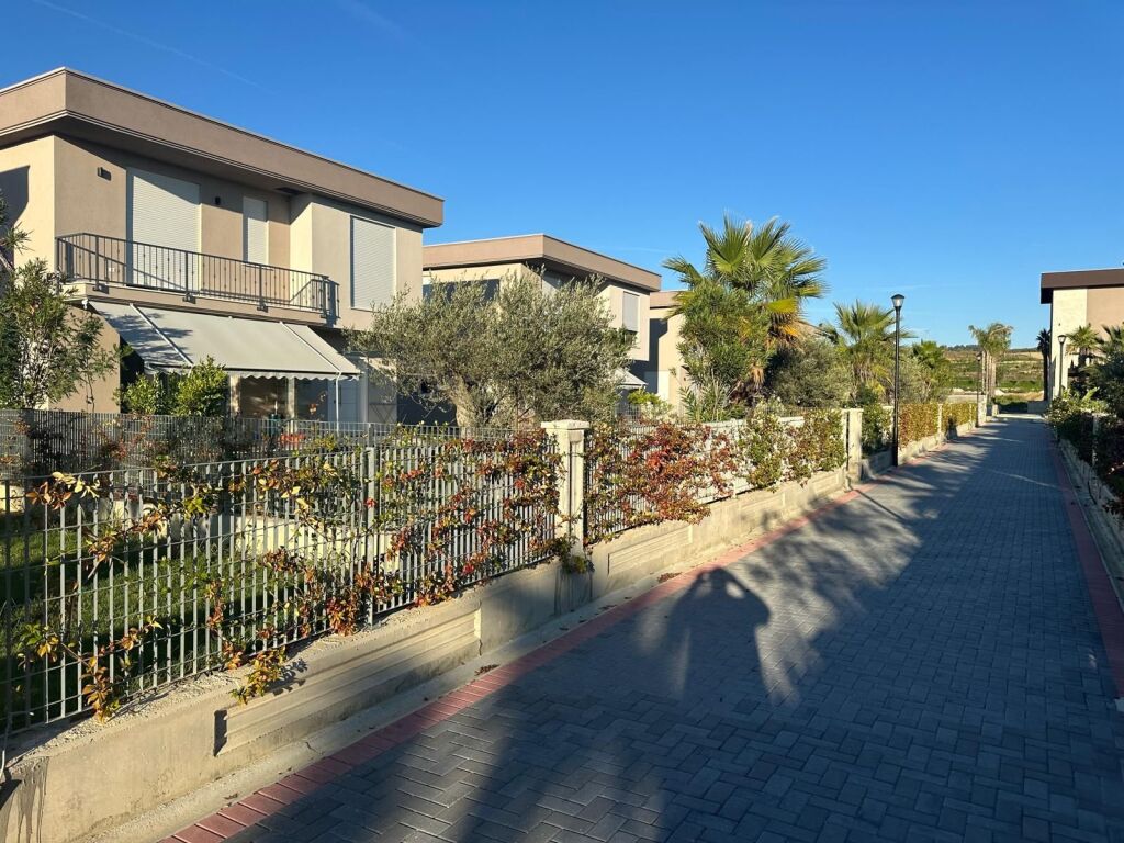 Vilë për Shitje Pranë Gjirit të Lalëzit