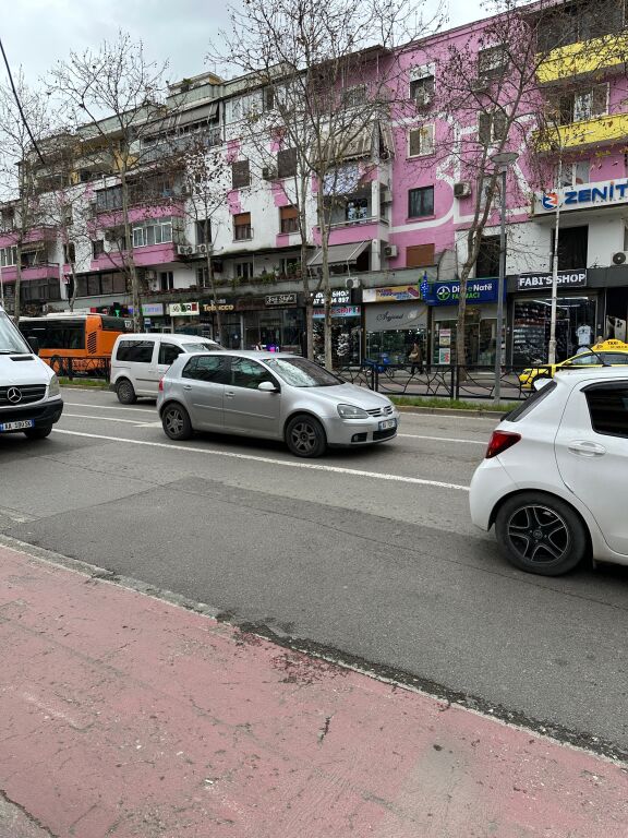 Negozio in affitto al 21 Dhjetori