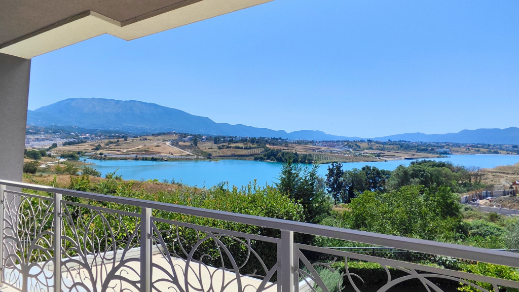 Tek Liqeni Farkes Shitet Vile Me Çmim OKAZION, Vetem 1580 Euro/m²