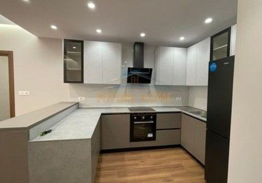 JEPET ME QERA APARTAMENT 2+1+2 FARMACIA 10 , RRUGA E DIBRES