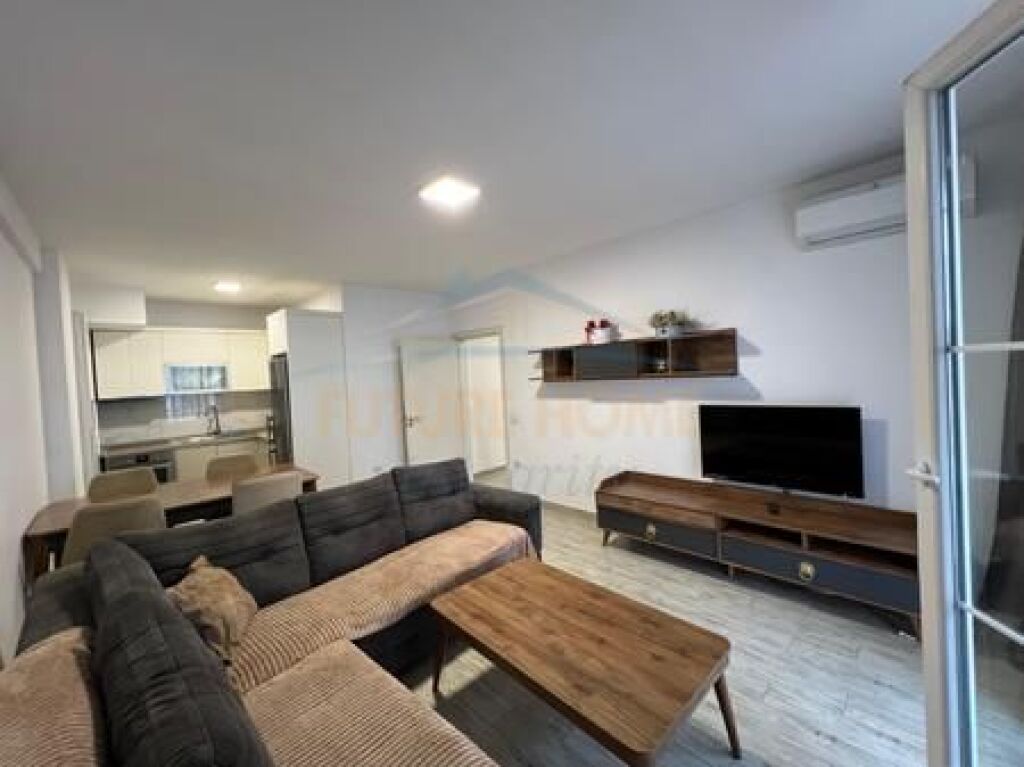 Affitto, Appartamento 1+1, Via 5 Maji, Tirana.