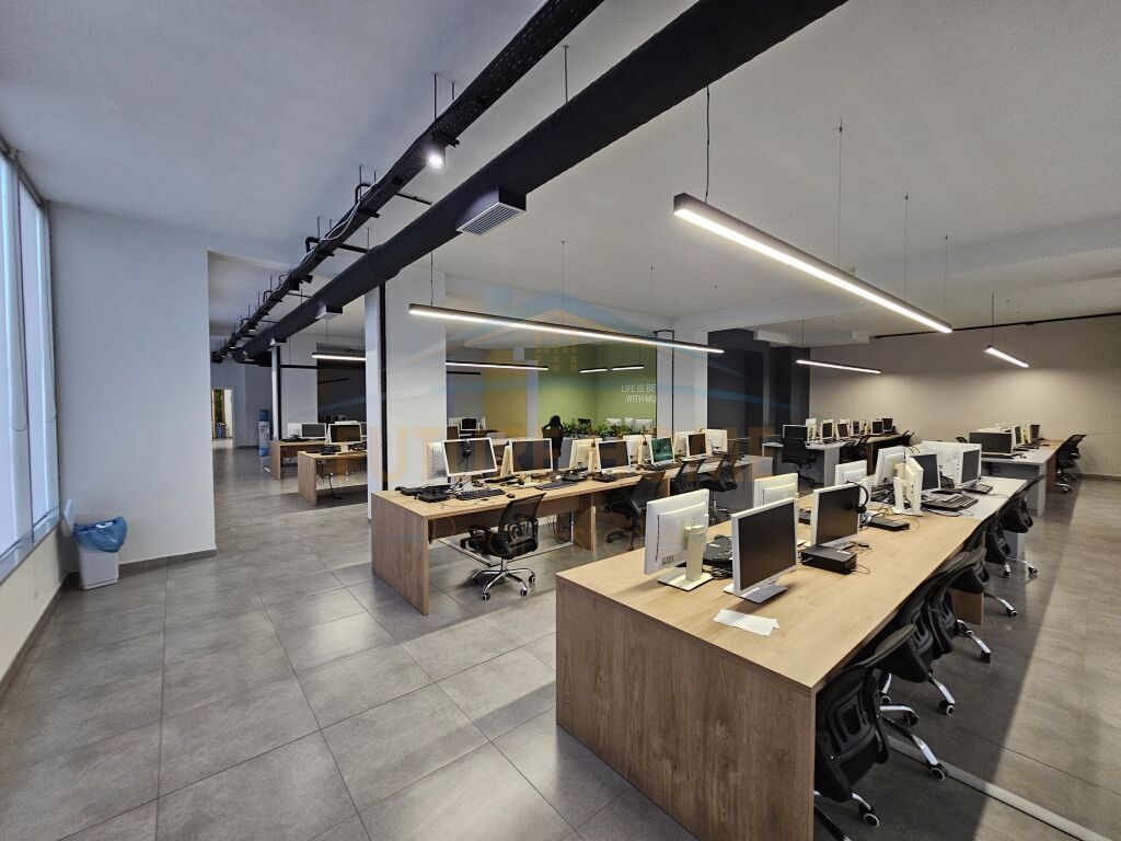 In affitto, Locale Commerciale, Nuovo Anello.