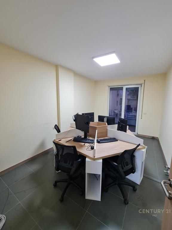 Ufficio in affitto a Garda!