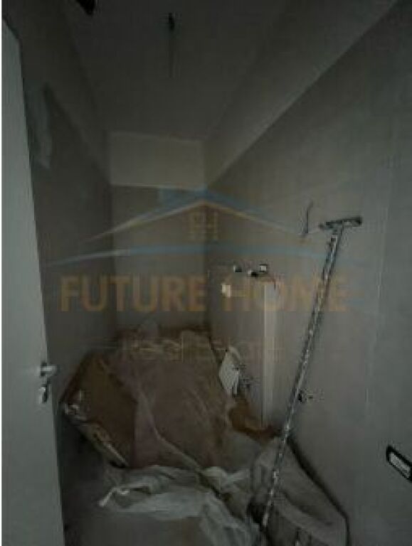 Shitet, Apartament 2+1+2, Fresku, Tiranë