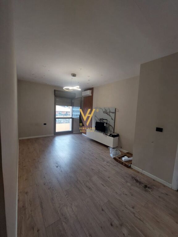 OFFICE 100 M2 FOR RENT IN CENTER 1,500 EURO