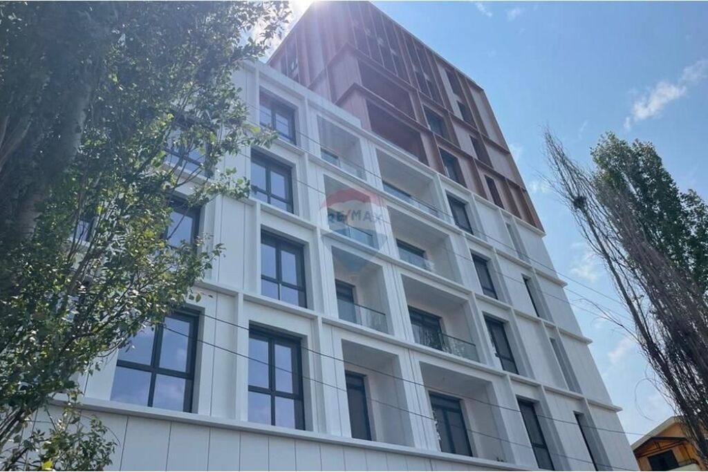 OKAZION! Dyqan ne shitje te Jordan Misja!