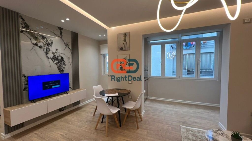 Ne Rrugen E Barrikadave ,Shitet Apartament 1+1 Ideal Per Investim!!