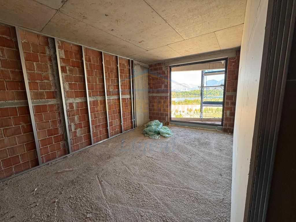 Shitet, Apartament 1+1, Liqeni i Thatë, Tiranë