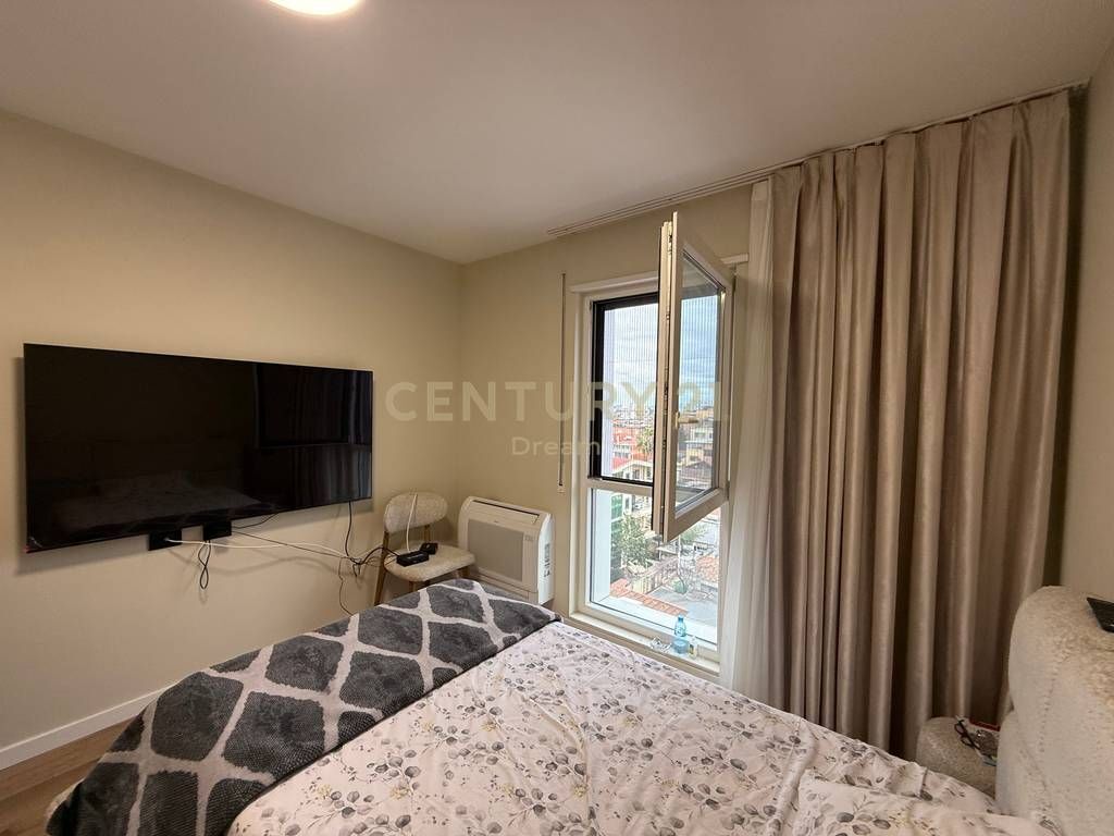 Shitet Apartament 2+1 ne Xhamllik