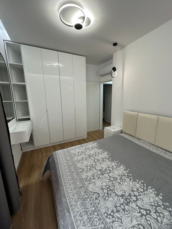 Jepet me qira 2+1 tek Kompleksi Mangalem/Ali Dem 60.000leke