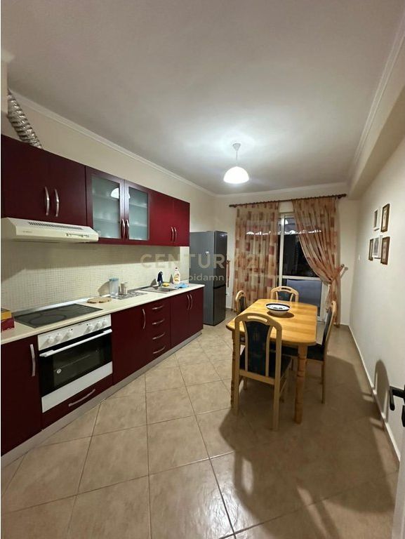 Apartament 2+1 me qira pranë Gjykatës