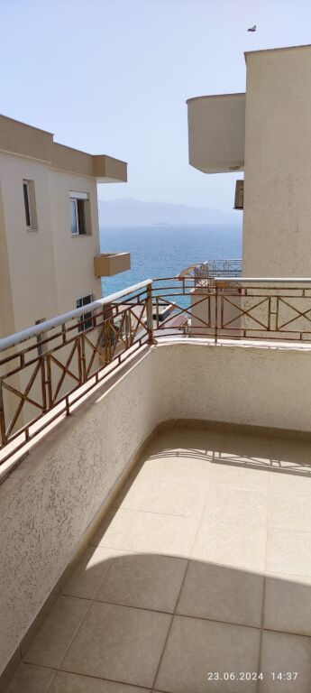 Affittasi annualmente appartamento 1+1 a Saranda, con vista mare.
