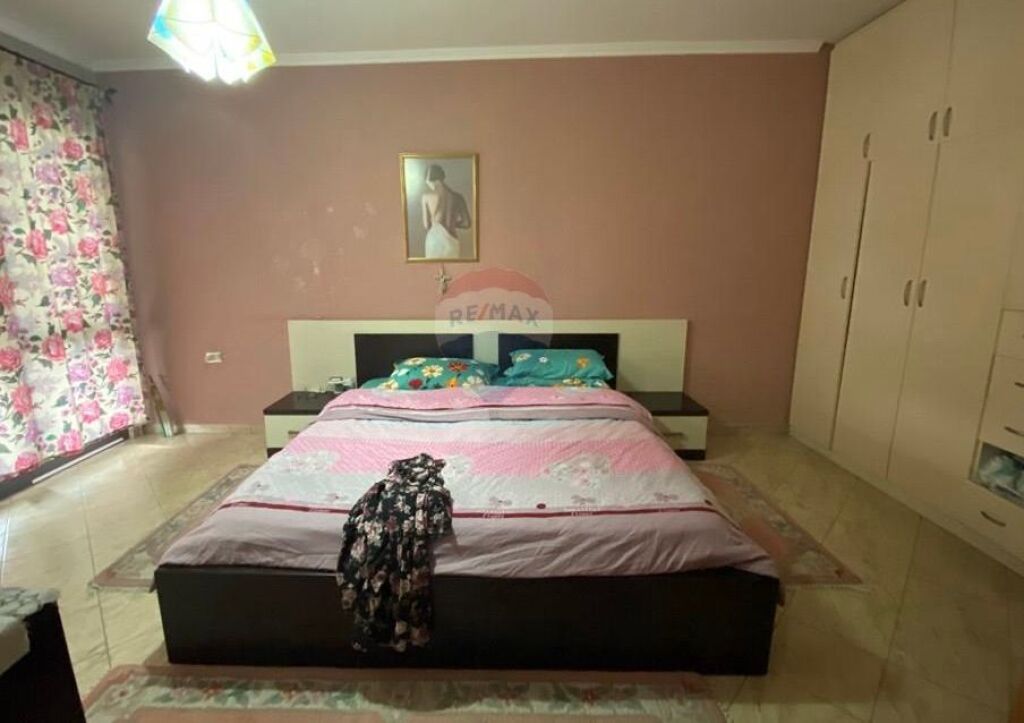 Apartament - Për Shitje - Tregu Elektrik I Ri, TiranëID: 530181098-76