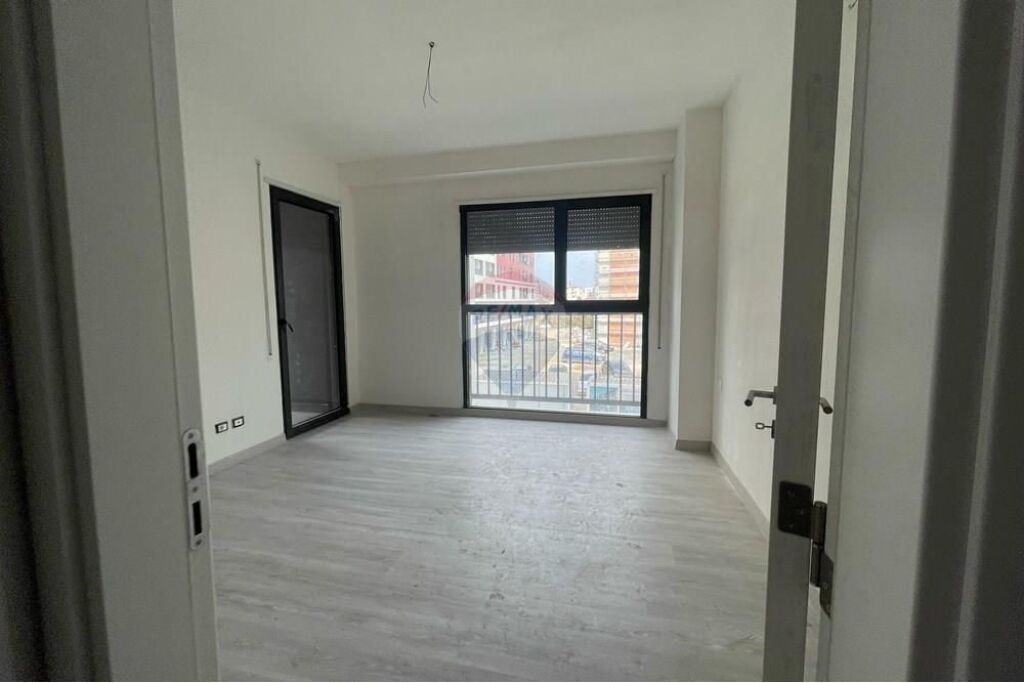 Apartament ne shitje 3+1+2 tek Bulevardi i Ri!!