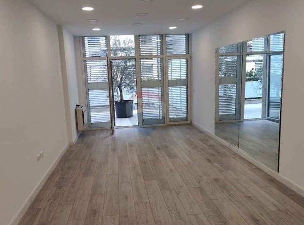 Business premises for rent in the Commune of Parisi Kika 2 530571004-28