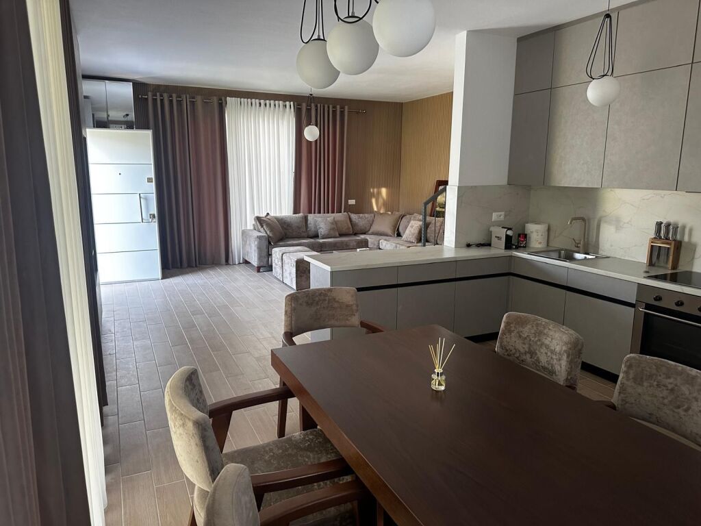 Vilë për Shitje Pranë Gjirit të Lalëzit