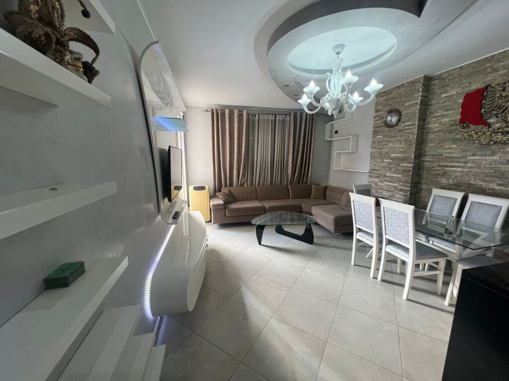 2+1 Me Qera, Astir, Vila L, Mobilim Modern