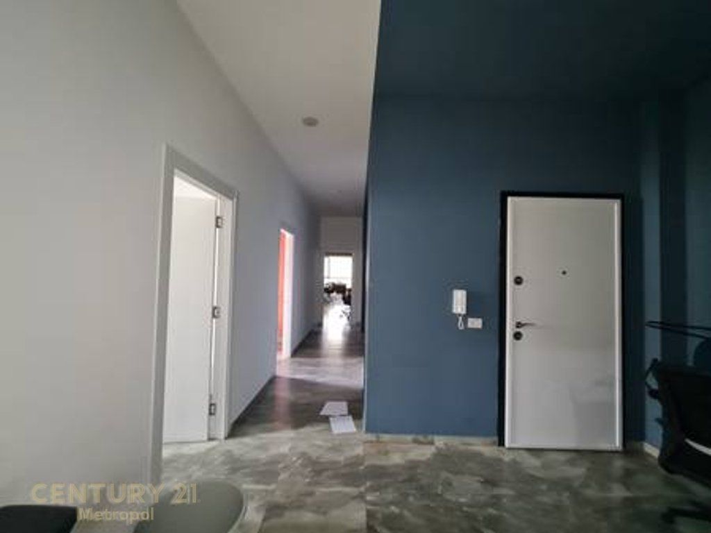 I OFFER COMMERCIAL SPACE FOR RENT 400m, ASTIR!