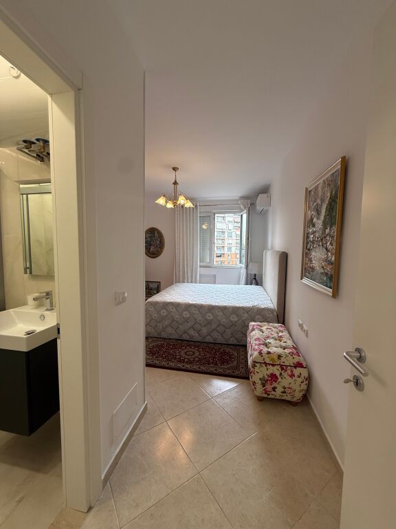 🏠JEPET ME QIRA Apartament 3+1+2+bllk 📍Selvia, prane Qendres 🏢Kati i 7, me ashensor  🛋️Hyrja eshte e mobiluar 📐Sip. 120m2 Neto 💶 Çmimi: 1500€