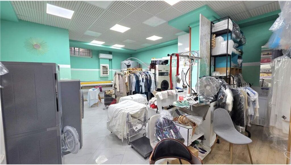 Në SHITJE – Dyqan &amp; Biznes Aktiv Lavanderie / Pastrim Kimik në Vlorë