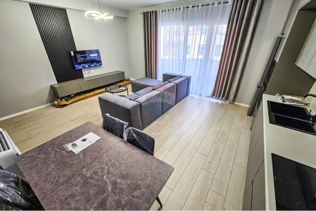 Apartament - Për Qira - Rruga e Dafinave