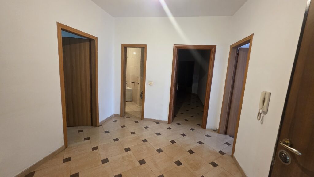 Jepet me qera apartament 2+1+2 tualete te Mbikalimi i Komunes