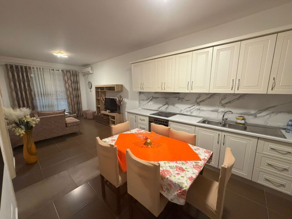 For rent 2+2+parking furnished dry lake 649 eu