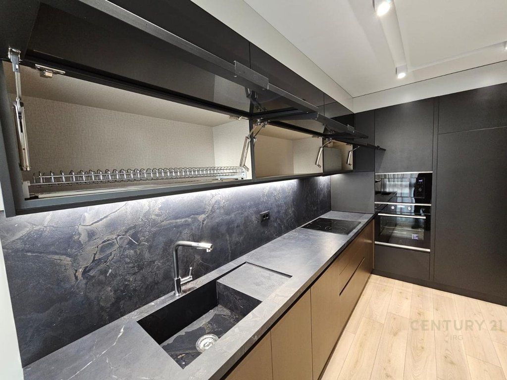 Duplex 2+1+2 te Tirana Garden Building