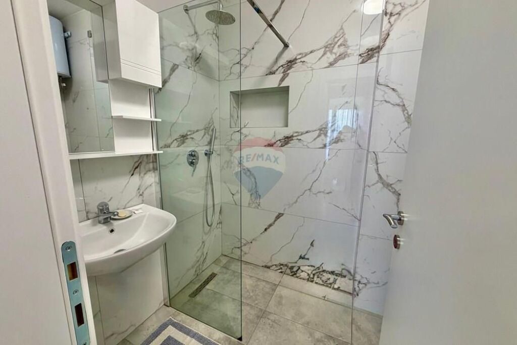 Apartament 2+1 + Parkim për Qira