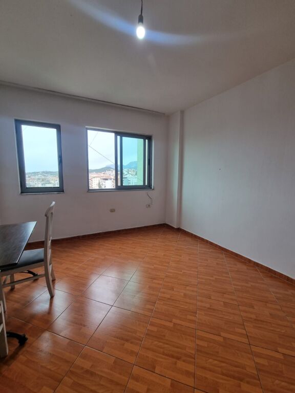 EKSKLUZIVE!!! Shitet  Apartament 1+1, Rreth rrotullimi Freskut.