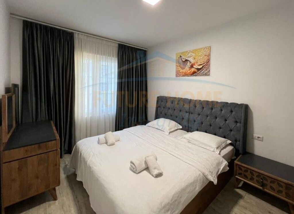 Qera, Apartament 1+1, Rruga 5 Maji, Tiranë.