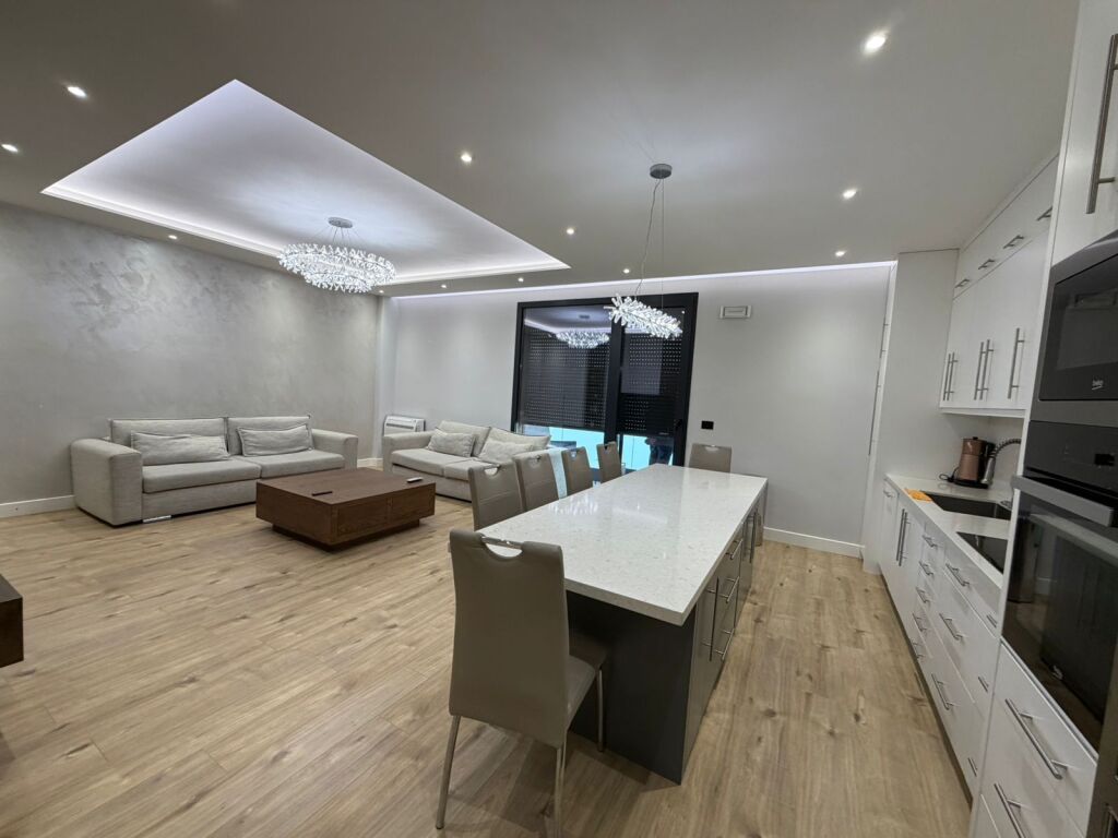 JEPET ME QIRA APARTAMENT 2+1+2+Parkim