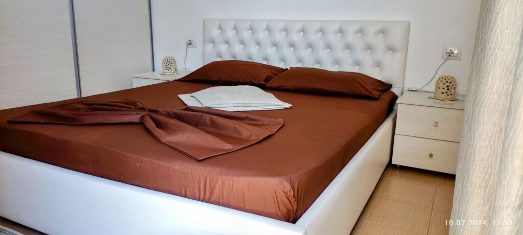 Affittasi annualmente appartamento 1+1 a Saranda, con vista mare.