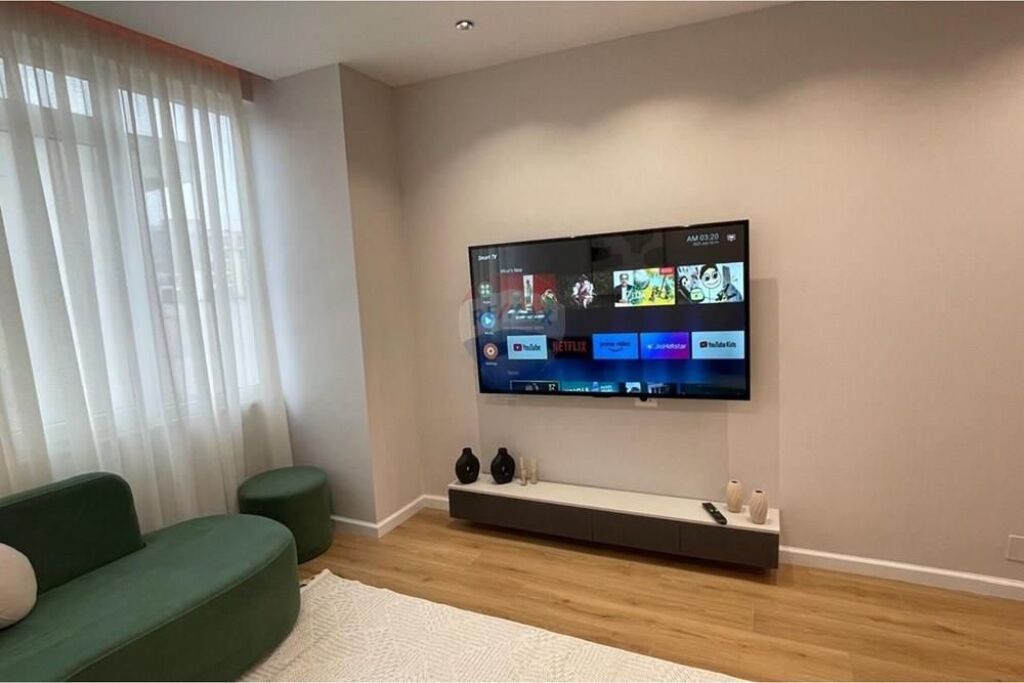 Apartament 1+1 me Qira, Astir