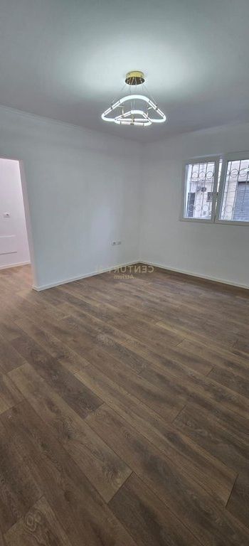 Ali Dem- Apartament per shitje 1+1 tek Shkolla 1 Maji