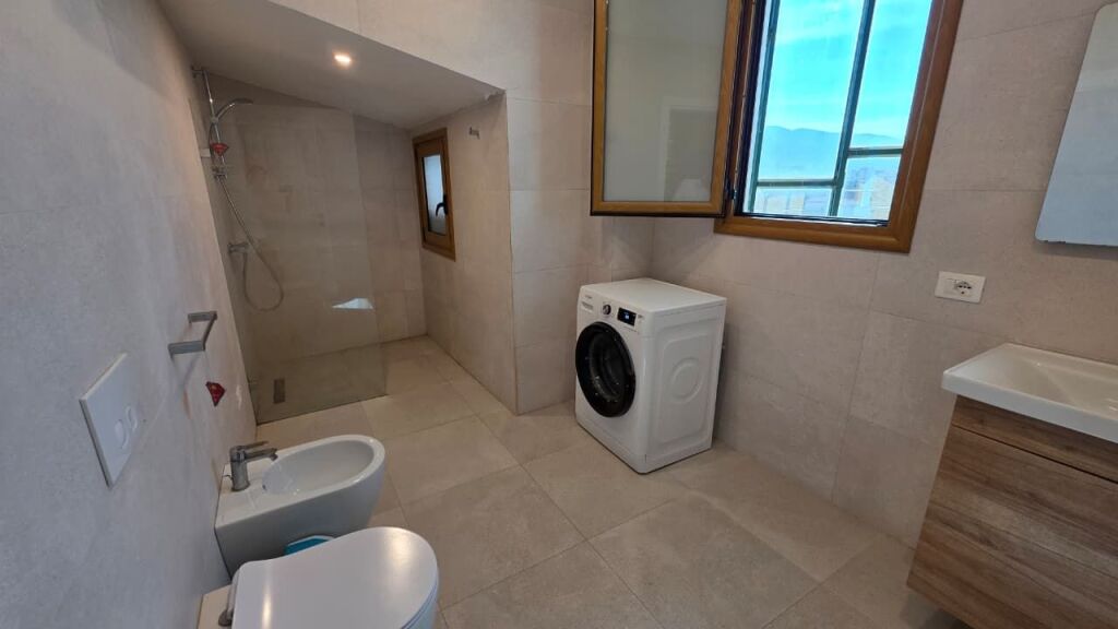 Apartament 1+1 me Qera, Rruga Enver Jaho, Vlorë