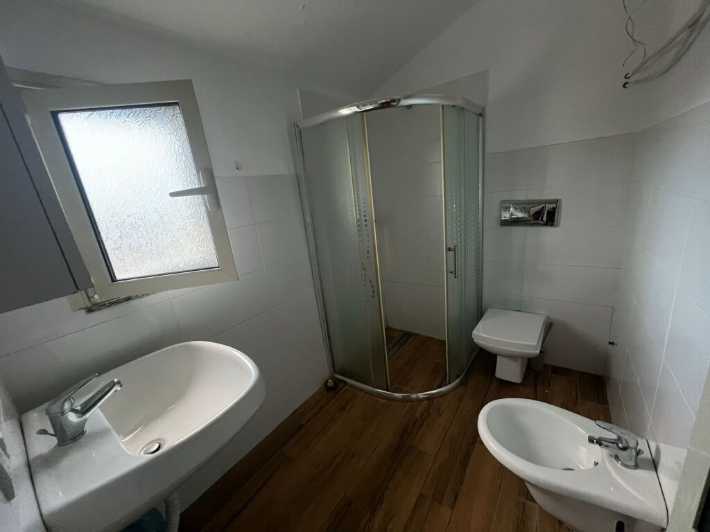 APARTAMENT ME QERA 2+1 QYTET STUDENTI 50.000 LEKE