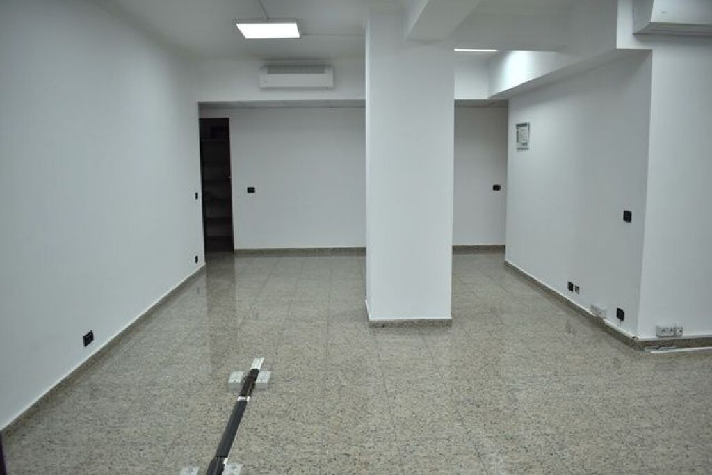 OFFICE FOR RENT 150 M2 CENTER 2000 EURO