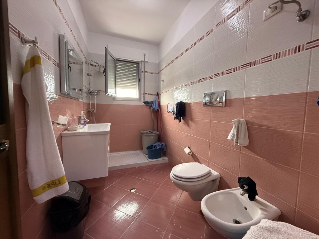 Apartament 2+1+2+Ballkon ne Shitje - Rruga e Re, Vlore