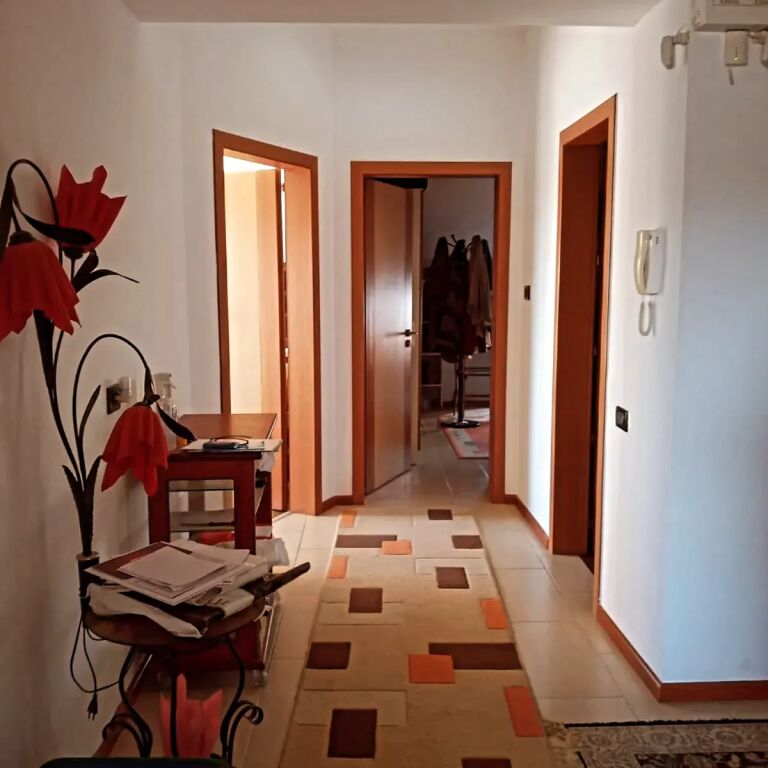 Shitet Apartament 2+1 +2+50m2 verande– Ish Uzina e Traktorëve