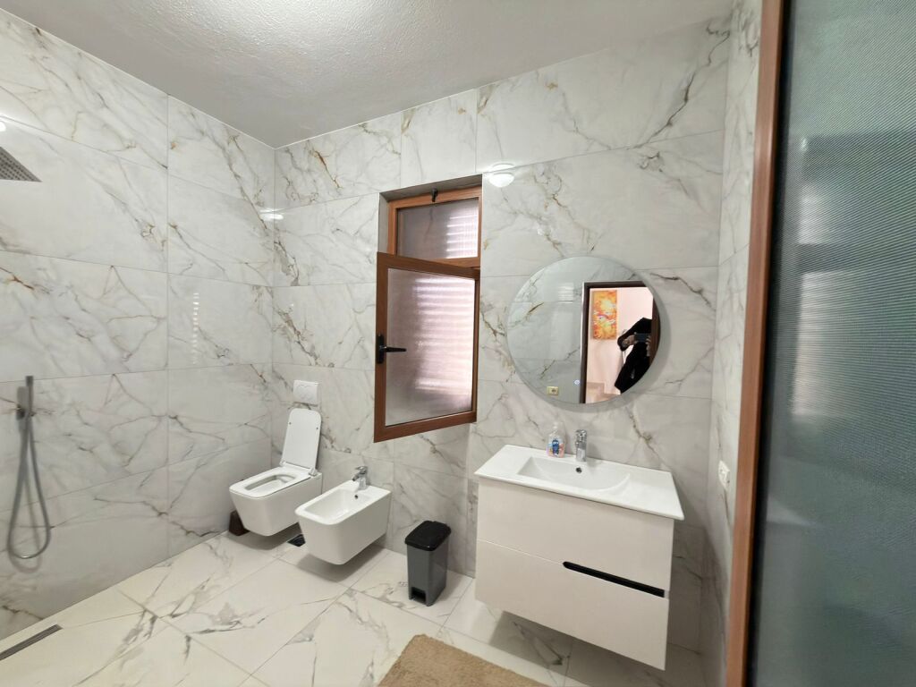 ‼️ Apartament 2+1+2 parkime me qira tek Rr Elbasanit pranë Ambasadës Turke‼️