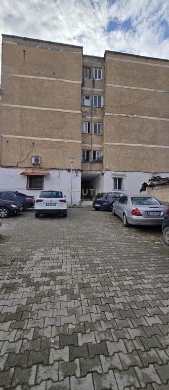 Apartament 3+1 ne shitje prane rruges Mine Peza