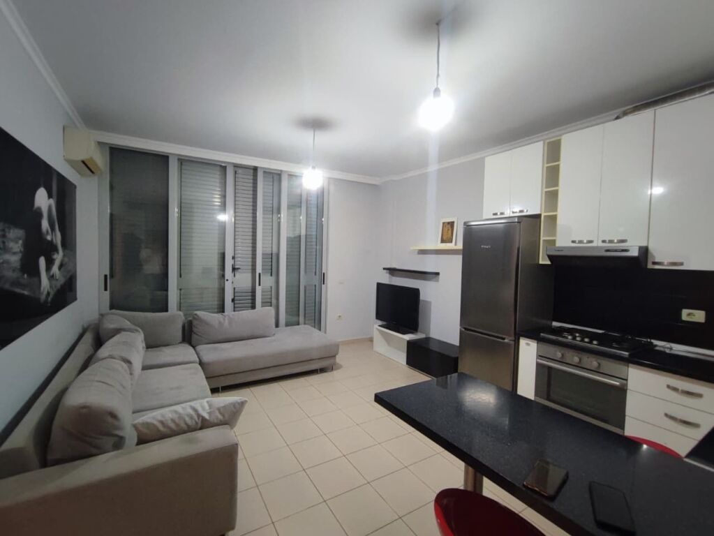 Apartament Me Qera:1+1 + Ballkon + P.Parkimi ||  ( 📍Liqeni Artificial - Afër Kopshtit Zologjik ) K2, Pllt || 600€/Muaj