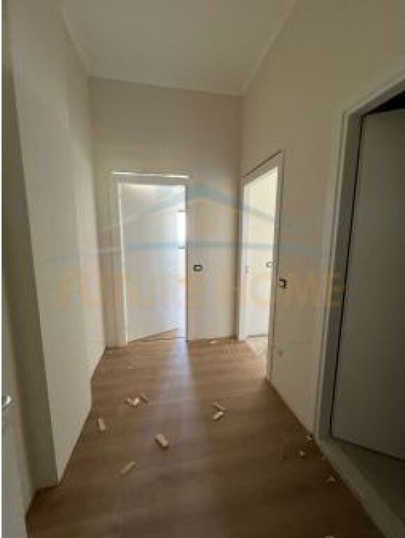 Shitet, Apartament 2+1+2, Fresku, Tiranë