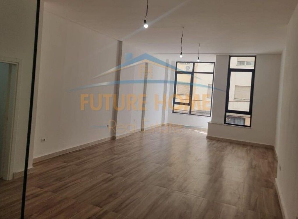 Qera, Zyre, Rruga Mine Peza, Tiranë.