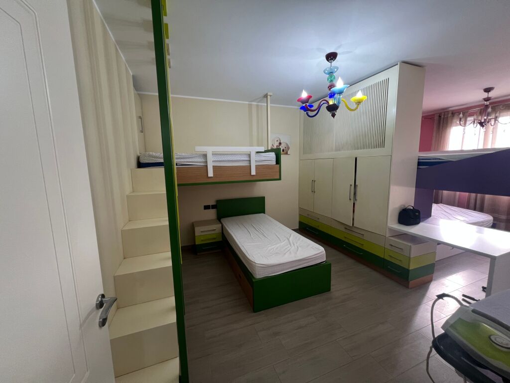 2+1 Me Qera, Astir, Vila L, Mobilim Modern